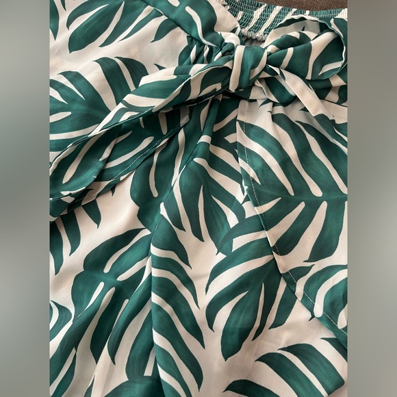 Summersalt The Silky Wrap Shorts green palm size L - Picture 4 of 8